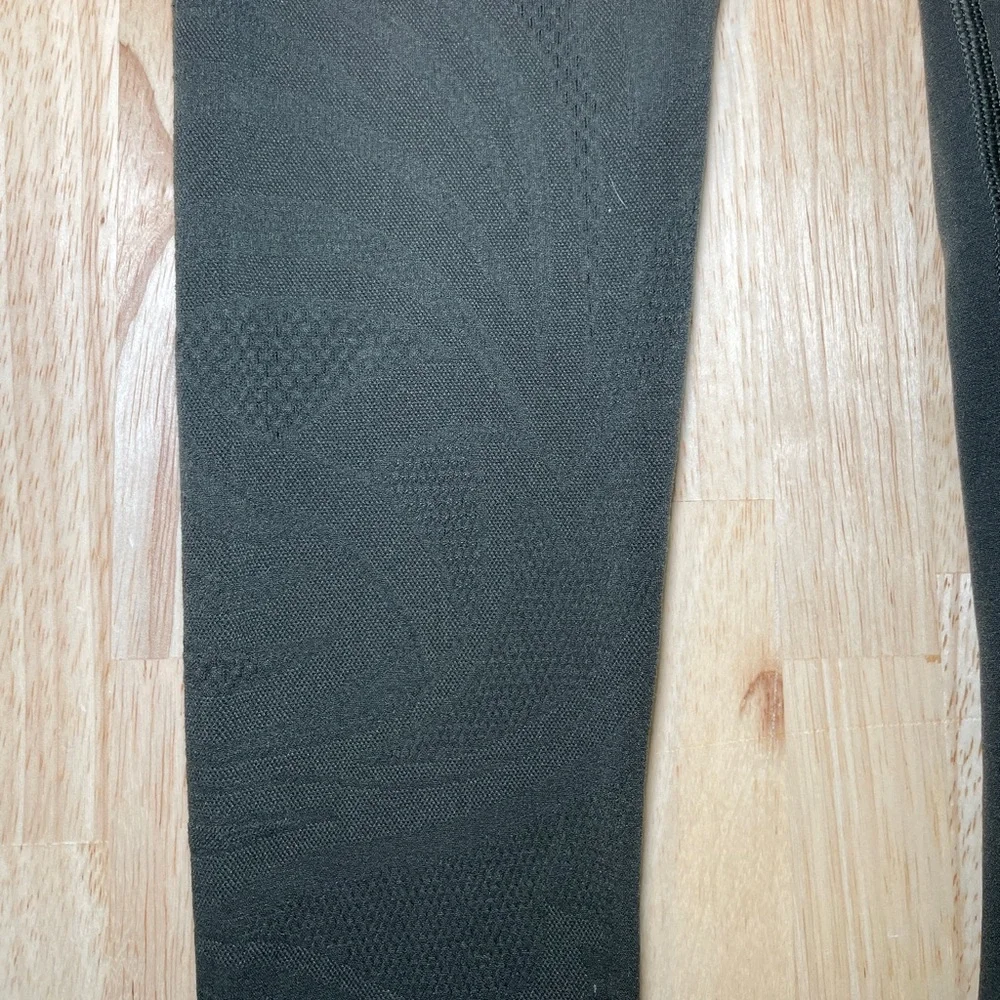 lululemon athletica Dark Green Leggings - Picture 5 of 9